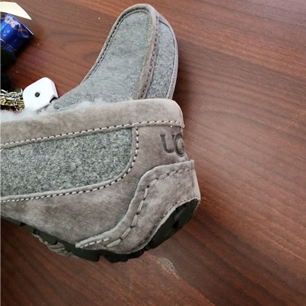 UGG - Picture 7 of 11